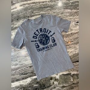 Under Armour Short Sleeve T-Shirt “Detroit Training Club” Size Men’s Small